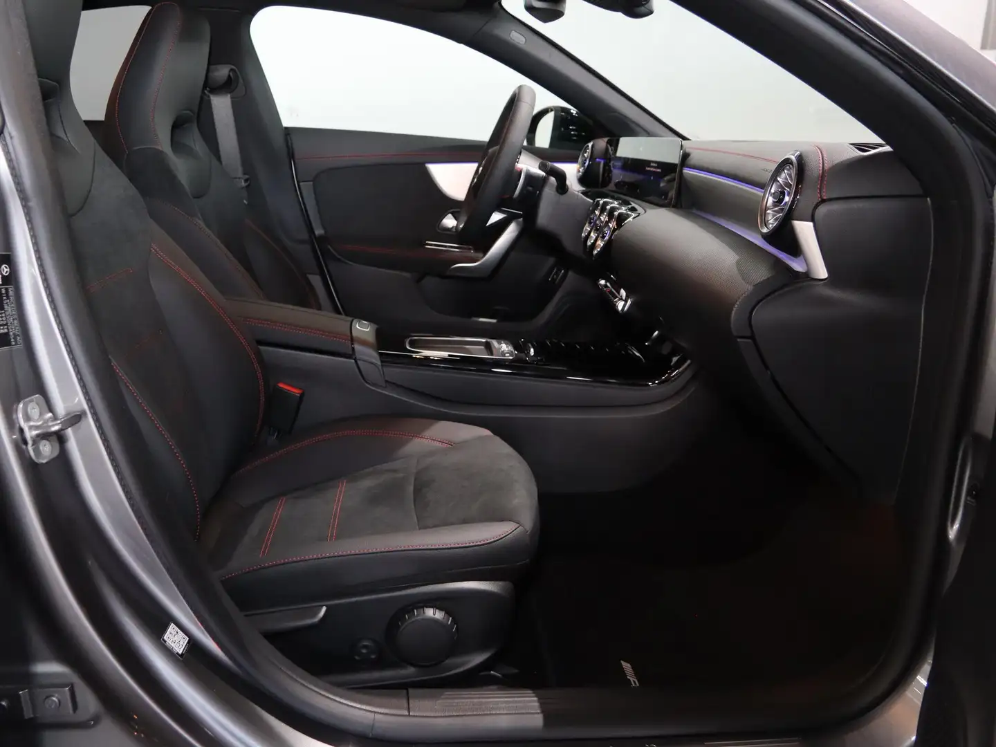 Mercedes-Benz CLA 180 Star Edition AMG Line | Panoramaschuifdak | DISTRO Grigio - 2