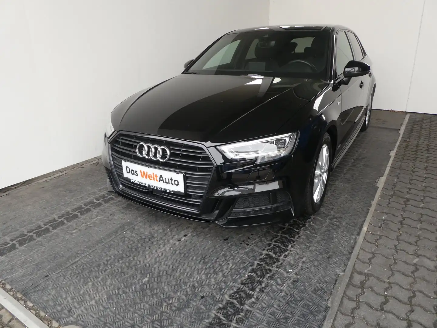 Audi A3 30 TDI Sport Schwarz - 1