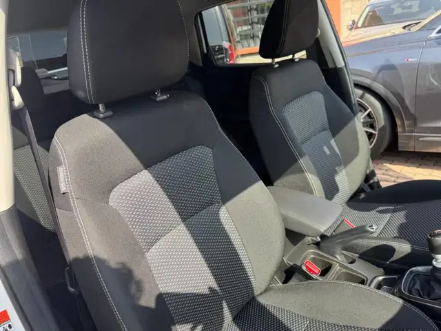 Suzuki Vitara view 12