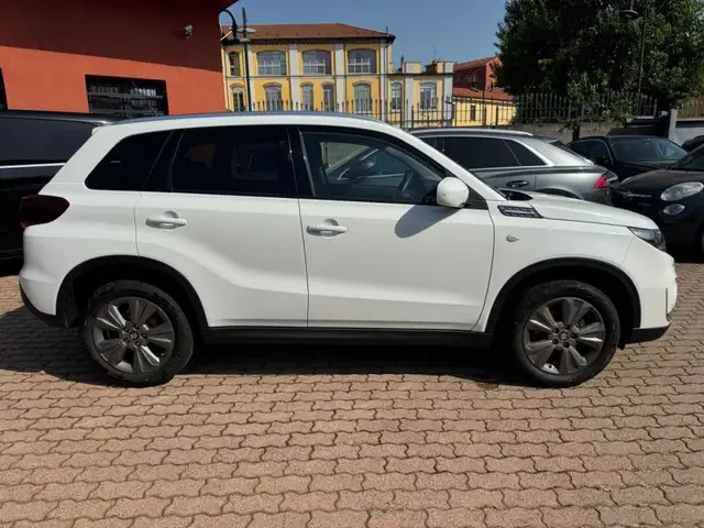 Suzuki Vitara view 3
