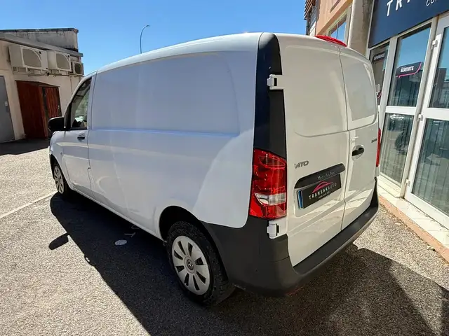Mercedes-Benz Vito view 3