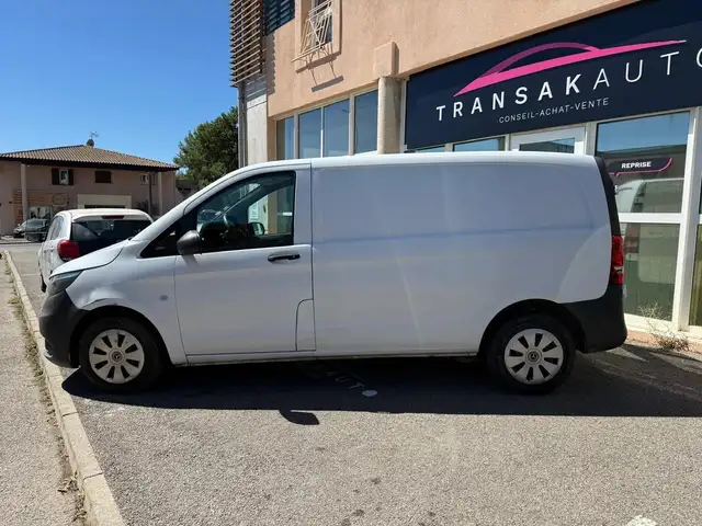 Mercedes-Benz Vito view 2