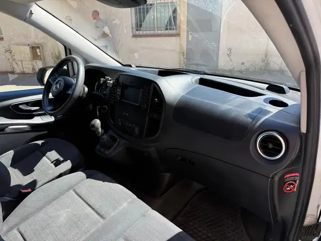 Mercedes-Benz Vito view 11