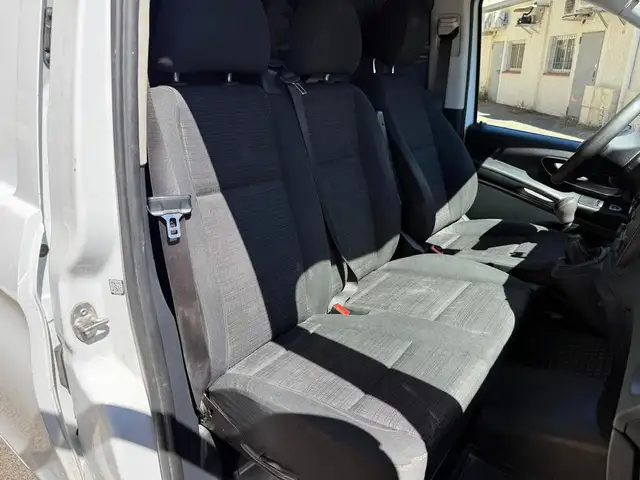 Mercedes-Benz Vito view 12