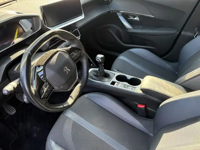 Peugeot 2008 view 8