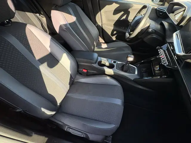 Peugeot 2008 view 11