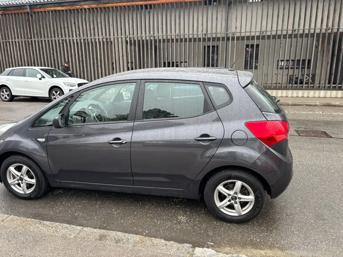 Kia Venga 1,4 CRDi 20 Jahre Edition Titan NEU PICKEL 04/27 Grau - 2