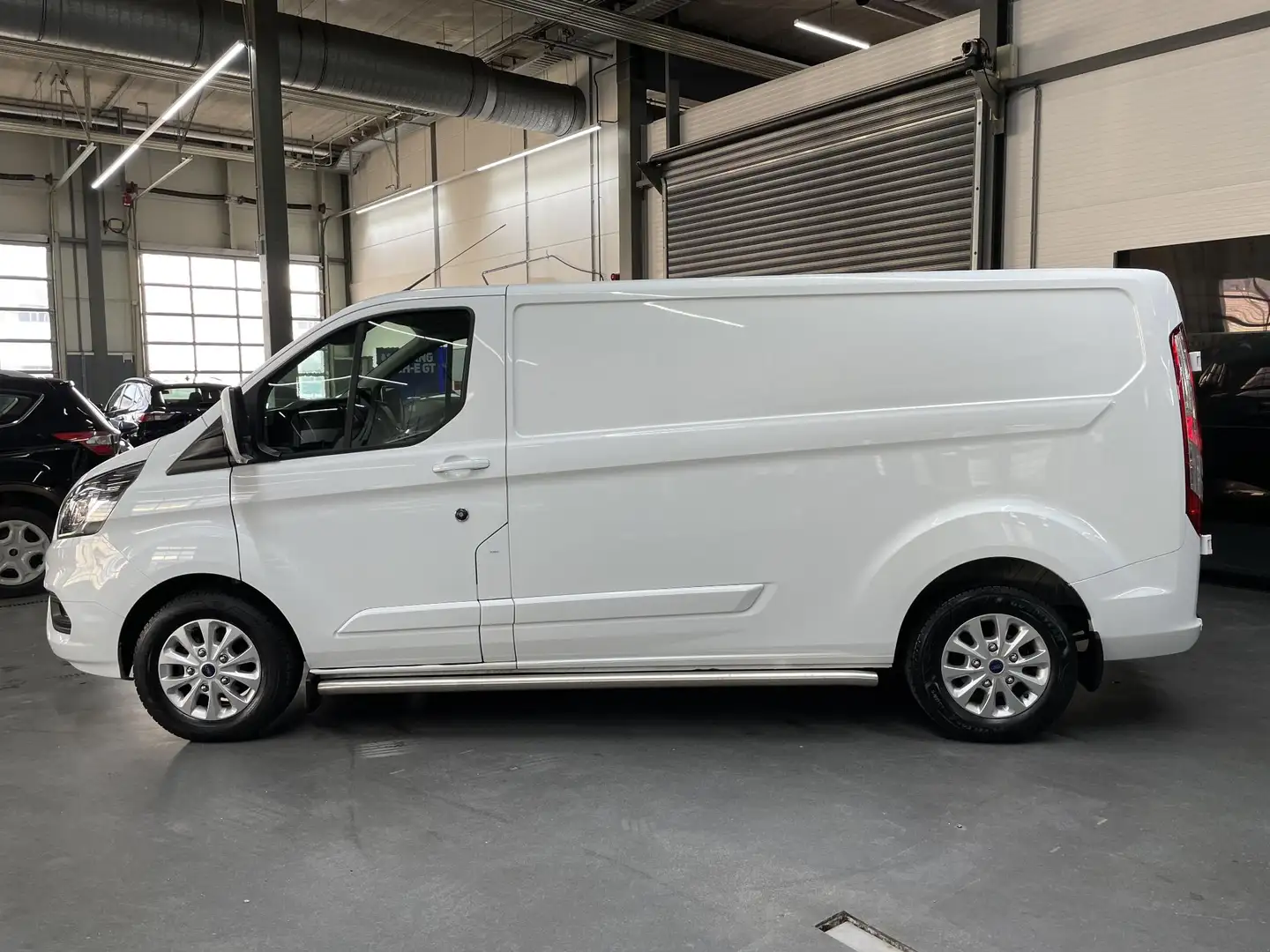 Ford Transit Custom 300 2.0 TDCI L2H1 Limited Wit - 2