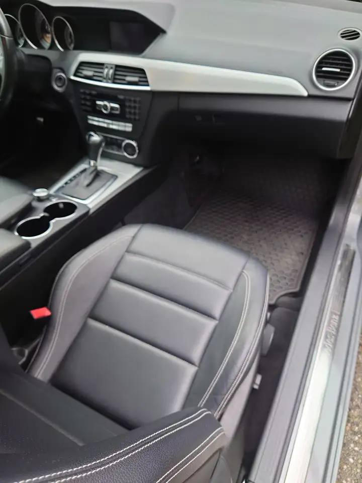 Mercedes-Benz C-Class снимка Mercedes-Benz C-Class