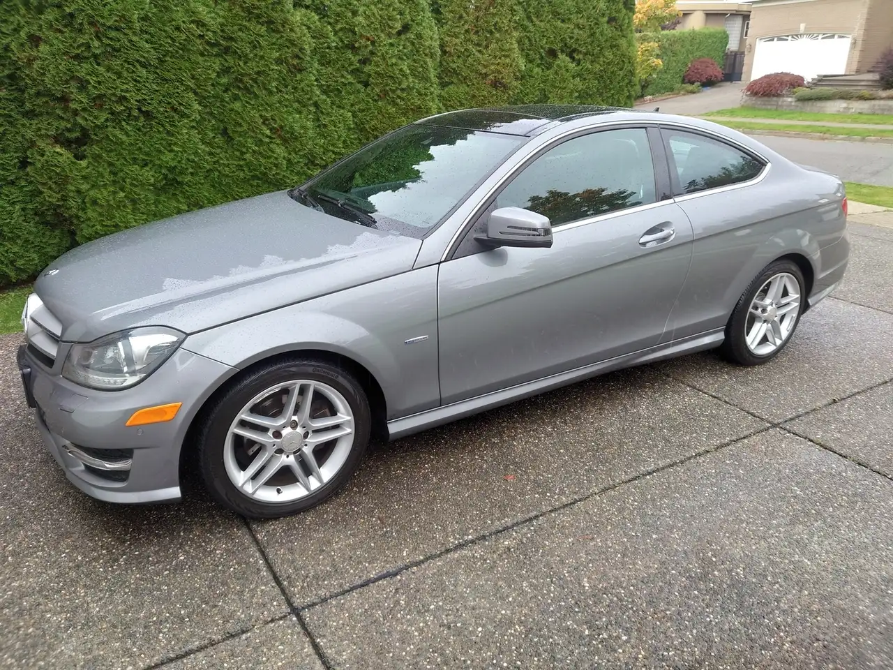 Mercedes-Benz C-Class снимка Mercedes-Benz C-Class