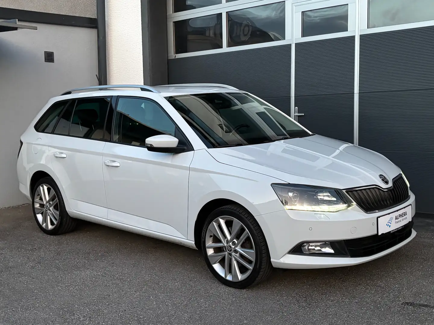 Skoda Fabia Style Aut. *ACC*AHK*KeyGo*AppleCarP*KAMERA*NAVI*17ZOLL* Weiß - 2