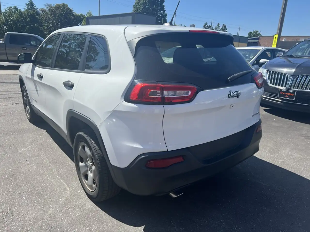 Jeep Cherokee photo Jeep Cherokee
