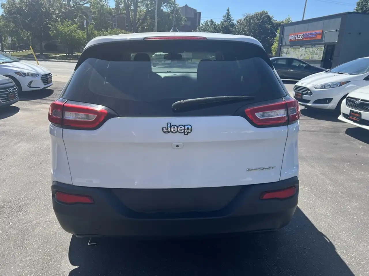 Jeep Cherokee photo Jeep Cherokee