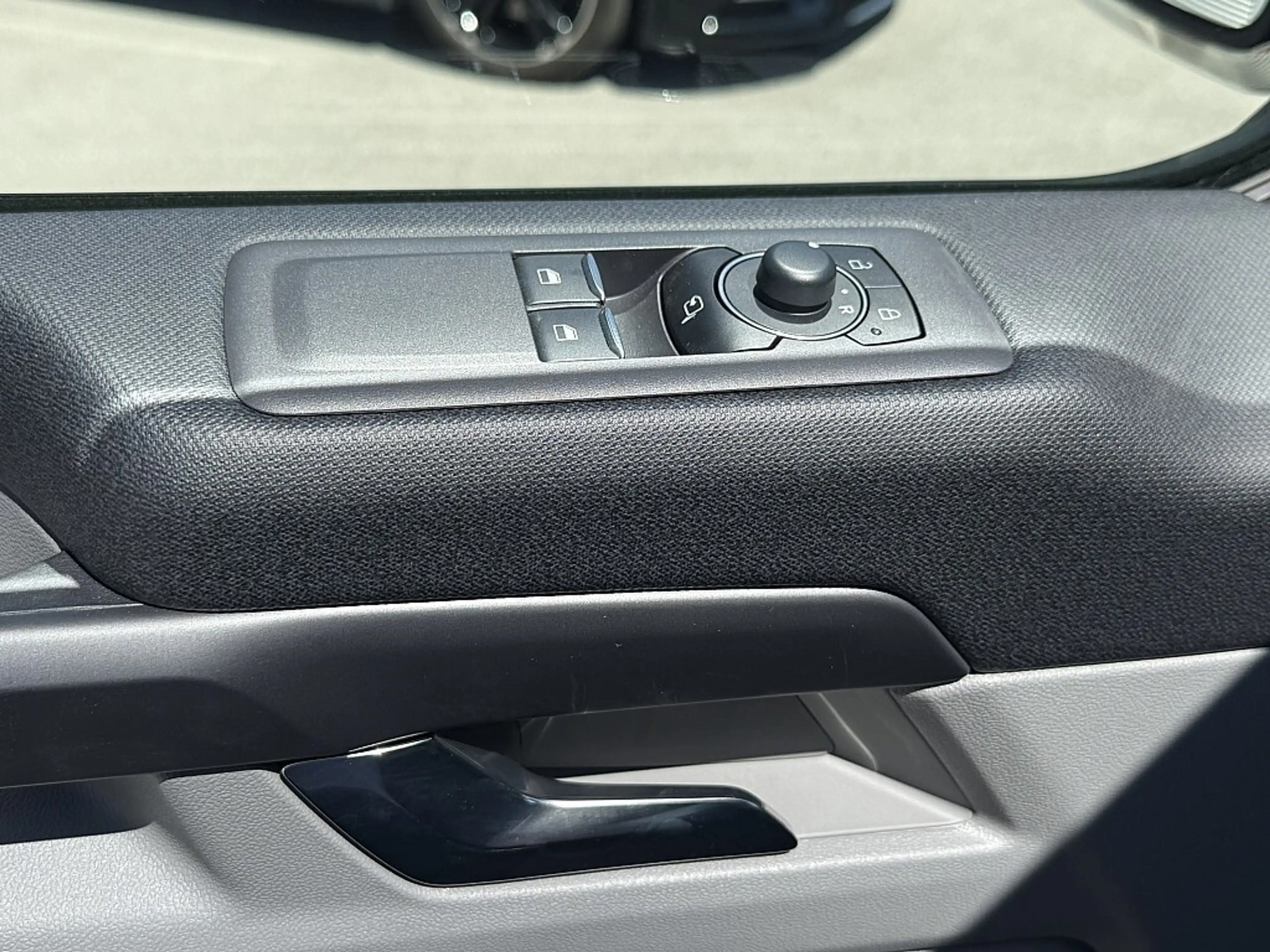 Ford Tourneo Custom Bus 2,0 EcoBlue 320 L1H1 FWD Titanium Aut. — photo 7
