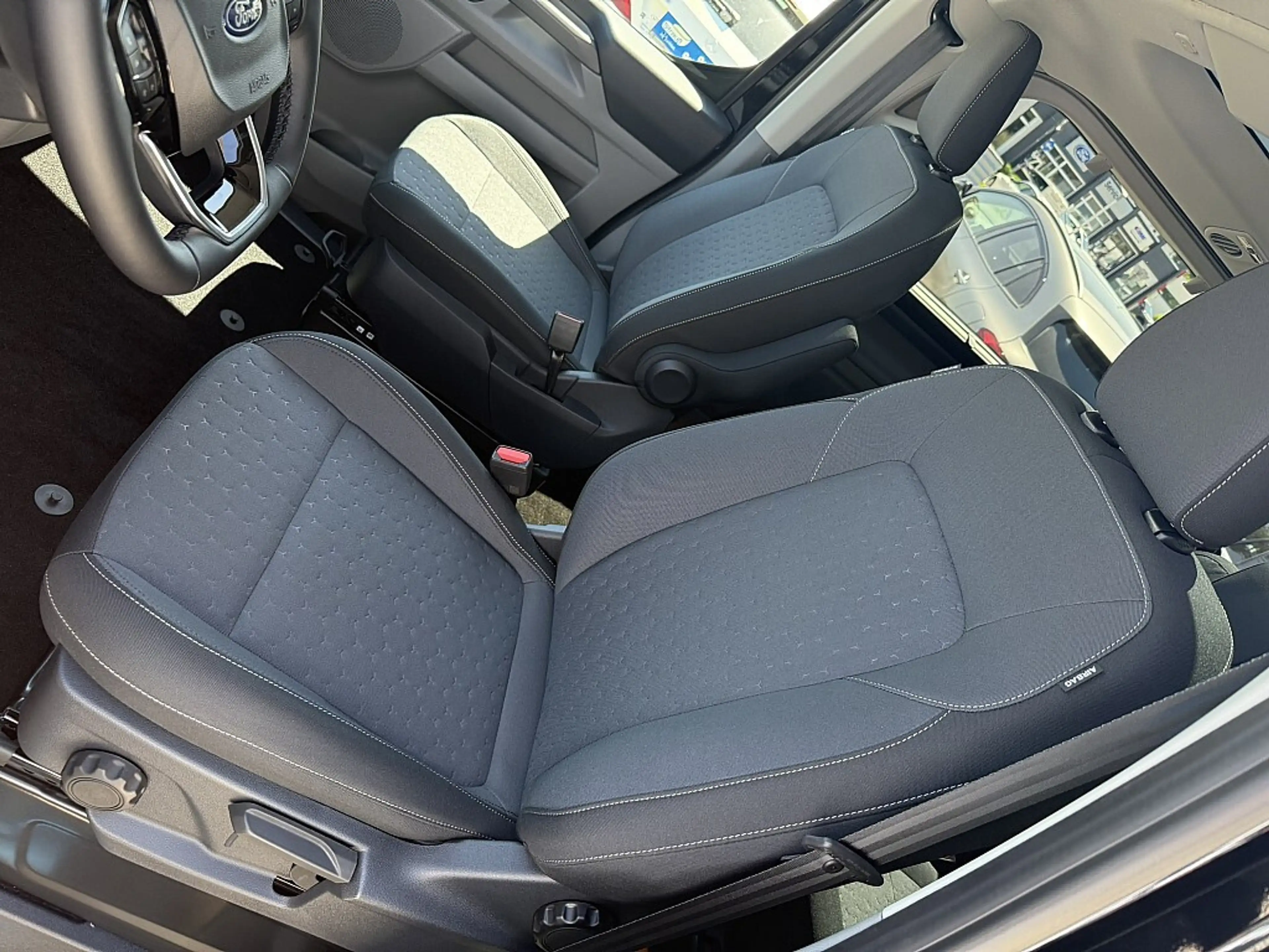 Ford Tourneo Custom Bus 2,0 EcoBlue 320 L1H1 FWD Titanium Aut. — photo 5