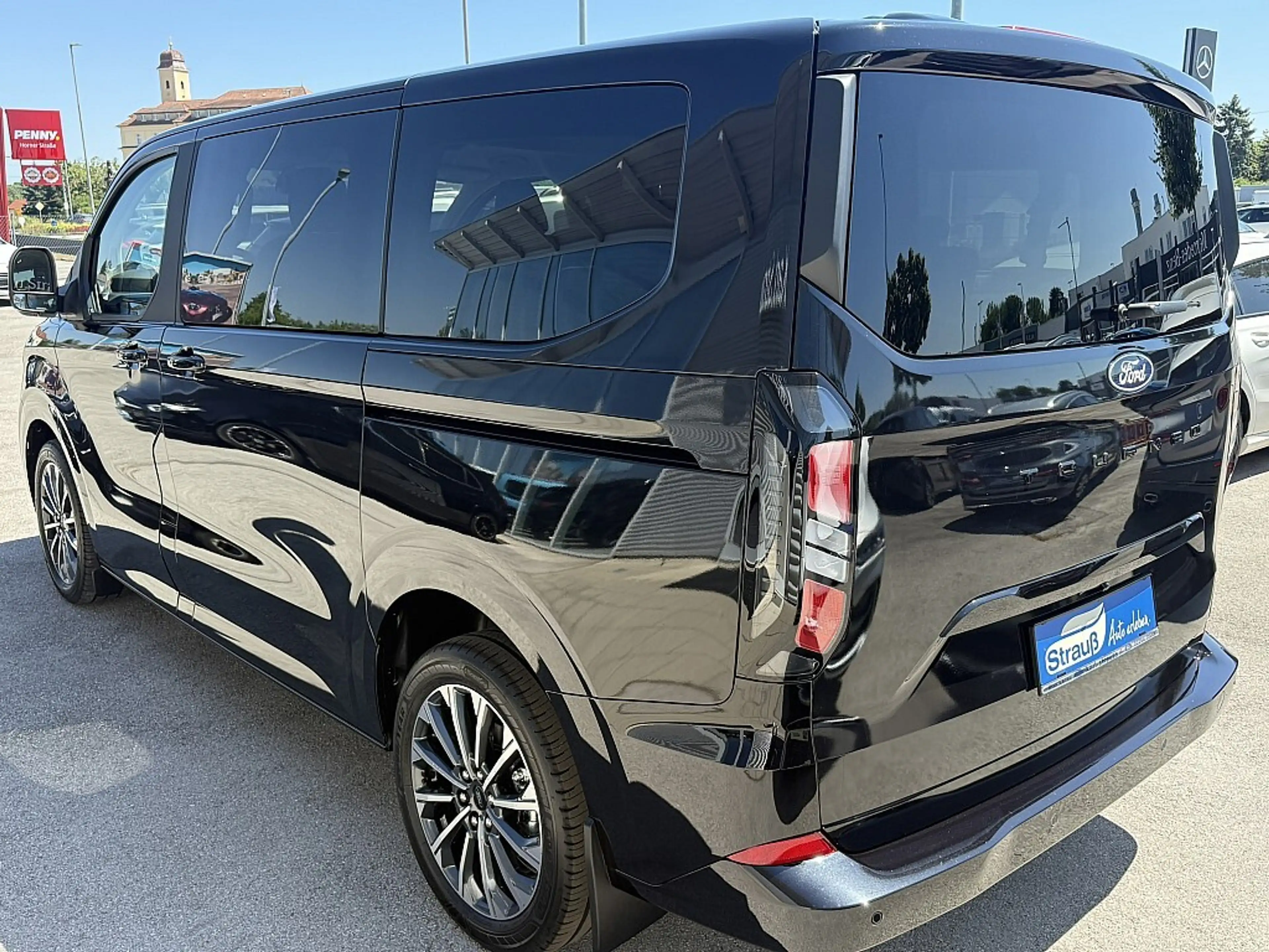 Ford Tourneo Custom Bus 2,0 EcoBlue 320 L1H1 FWD Titanium Aut. — photo 3