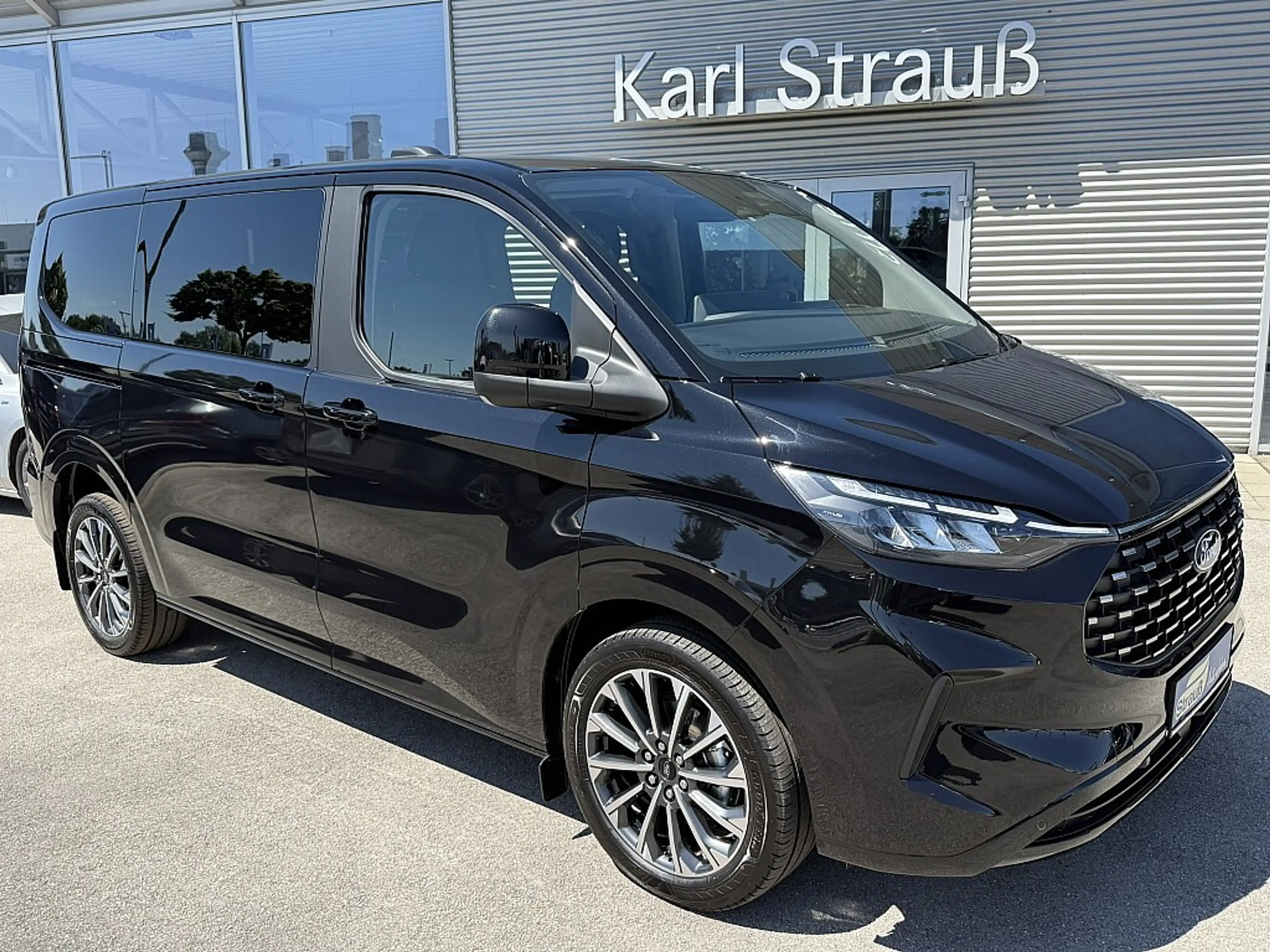 Ford Tourneo Custom Bus 2,0 EcoBlue 320 L1H1 FWD Titanium Aut.