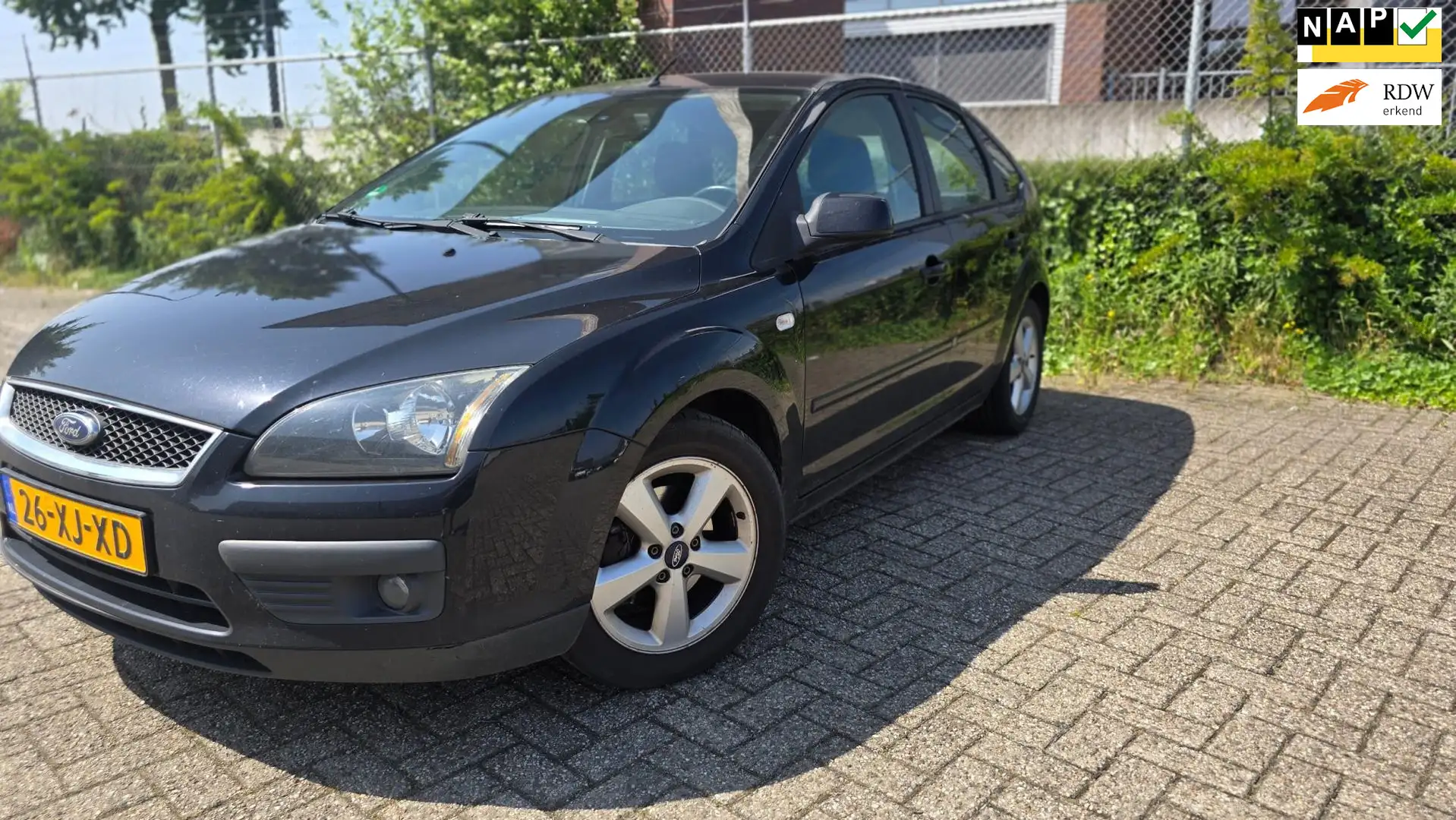 Ford Focus 1.6-16V Futura Černá - 1