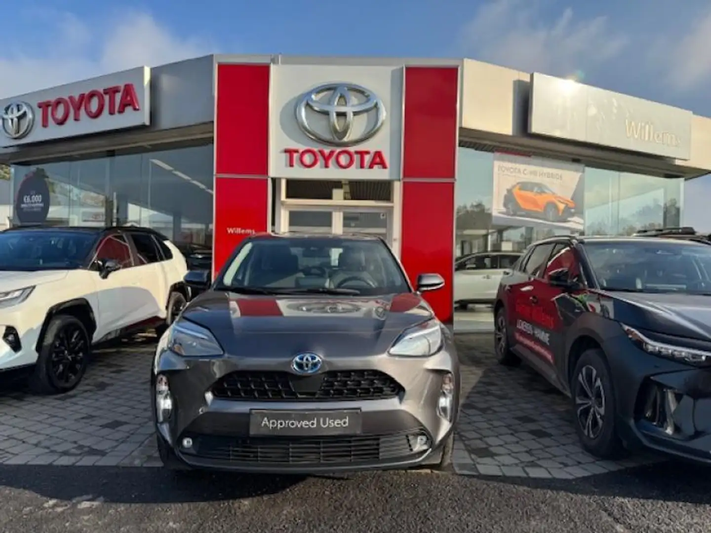 Toyota Yaris Cross Dynamic & Navi + automatisch inklabare spiegels Ya Zwart - 2