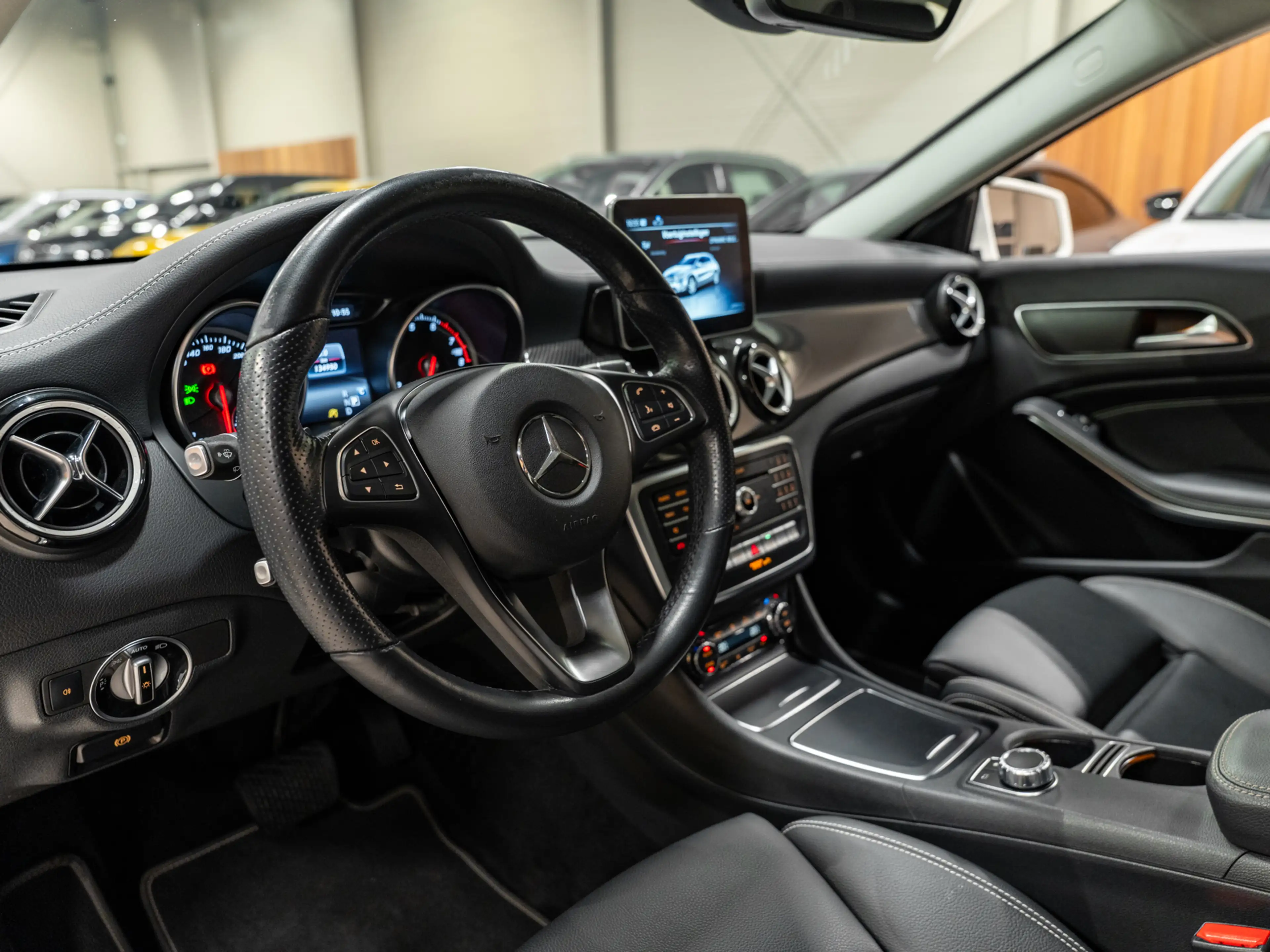 Mercedes-Benz GLA 200 AMG AUT, Facelift, Voll Led, Navi, Leder, Camera, — photo 2