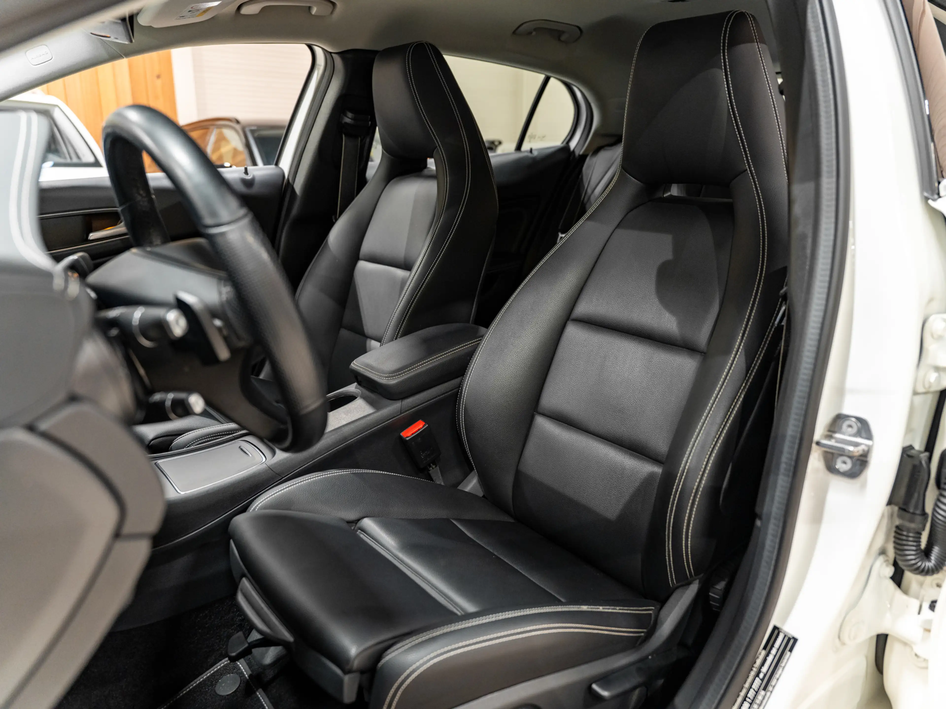 Mercedes-Benz GLA 200 AMG AUT, Facelift, Voll Led, Navi, Leder, Camera, — photo 6