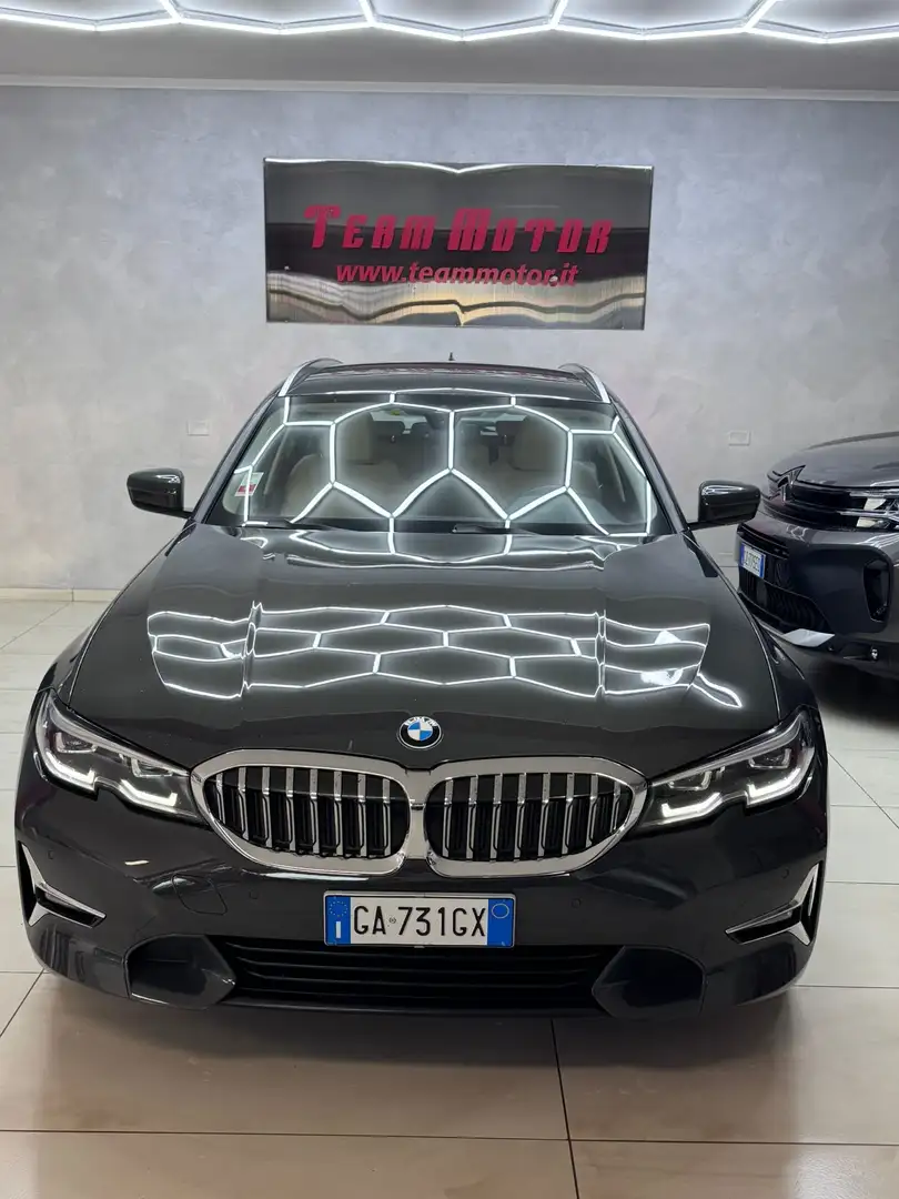 BMW 318 Serie 3 G21 2019 Touring 318d Touring Luxury auto Grigio - 1