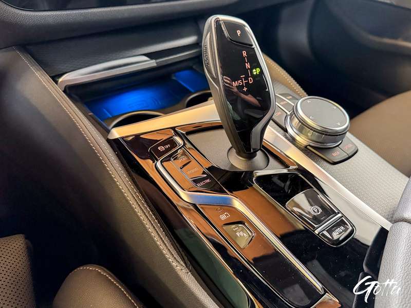 Photo du véhicule BMW 530