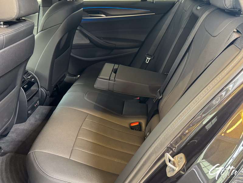 Photo du véhicule BMW 530