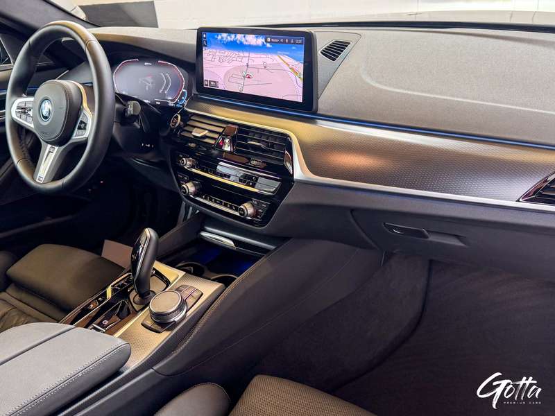 Photo du véhicule BMW 530