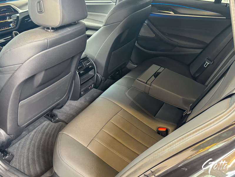 Photo du véhicule BMW 530