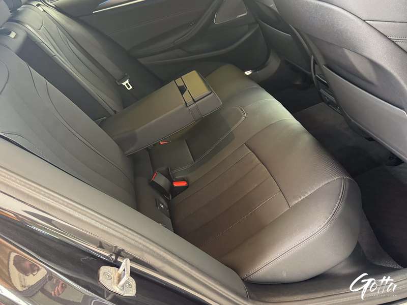 Photo du véhicule BMW 530