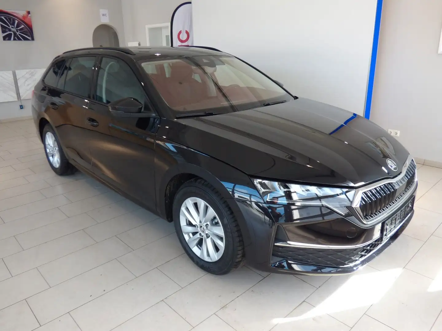 Skoda Octavia Combi 1.5 TSI mHEV 110 kW Selection Schwarz - 2