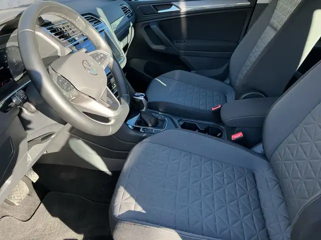 Volkswagen Tiguan view 12