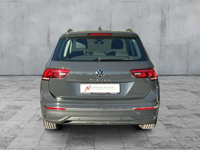 Volkswagen Tiguan view 5