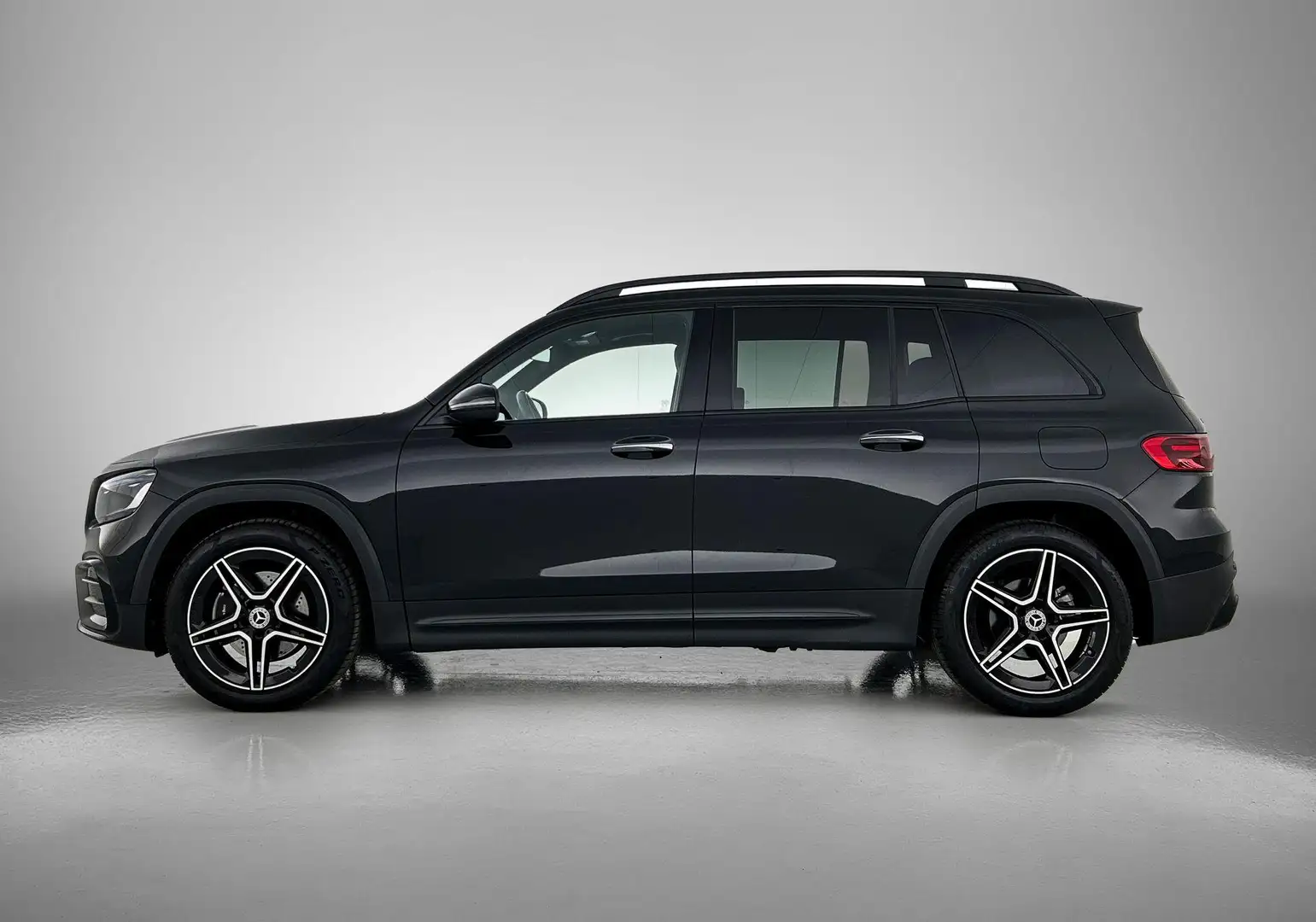 Mercedes-Benz GLB 180 GLB Automaat AMG Line | Advanced Plus Pakket | Nig Zwart - 2