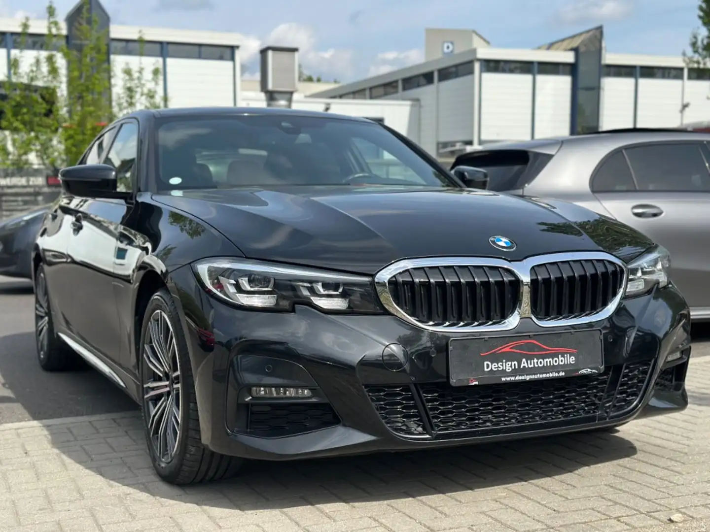 BMW 330 e M Sportpaket*NAVI/LED/STZHZNG/KLIMAA/TEMPOM Schwarz - 1