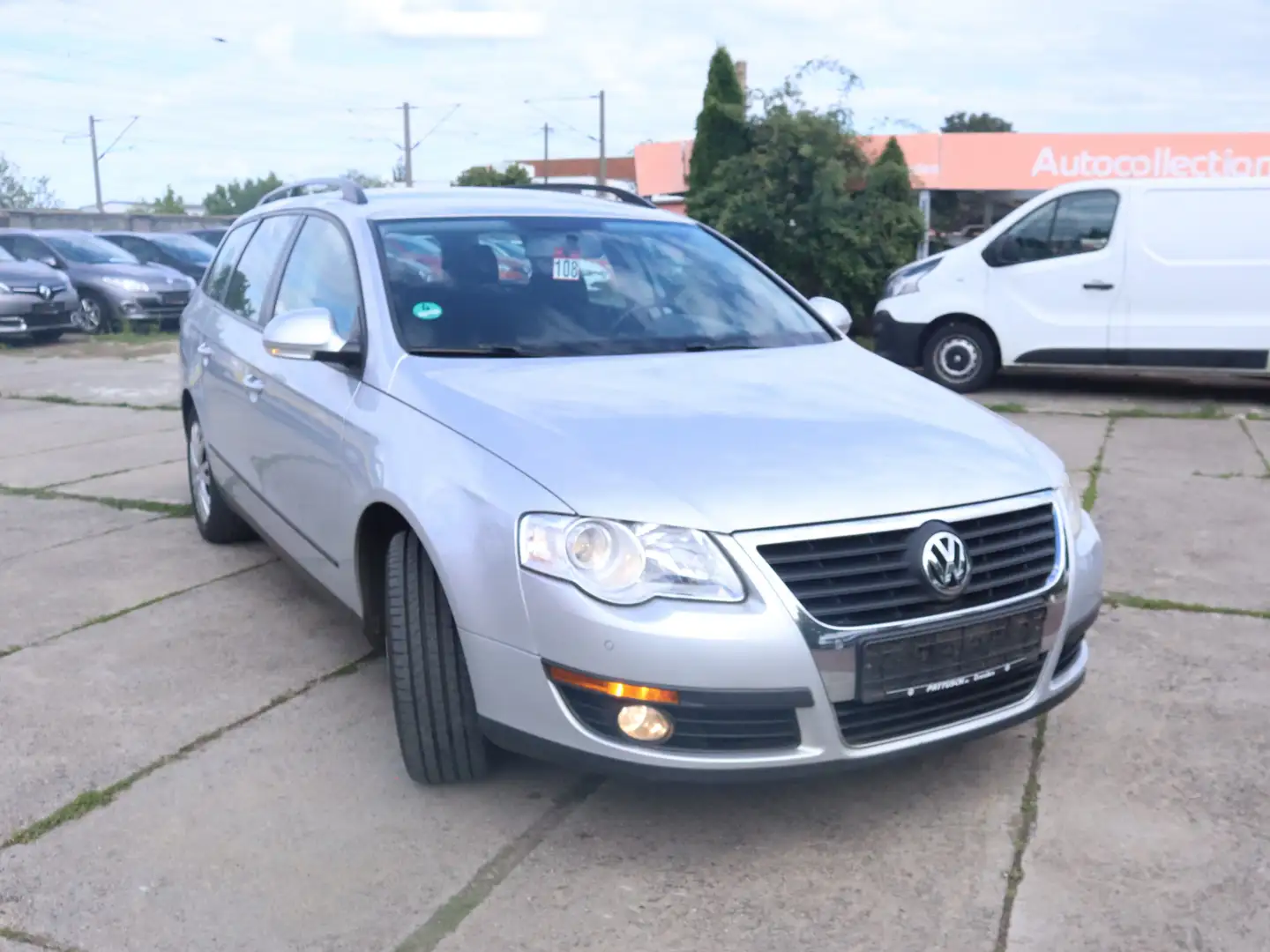 Volkswagen Passat Variant Trendline Gris - 1