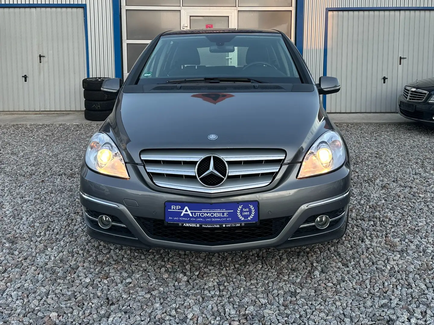 Mercedes-Benz B 180 B 180 CDI 2.0 AHK PDC NAVI SITZHZG KLIMAAUT Gris - 1