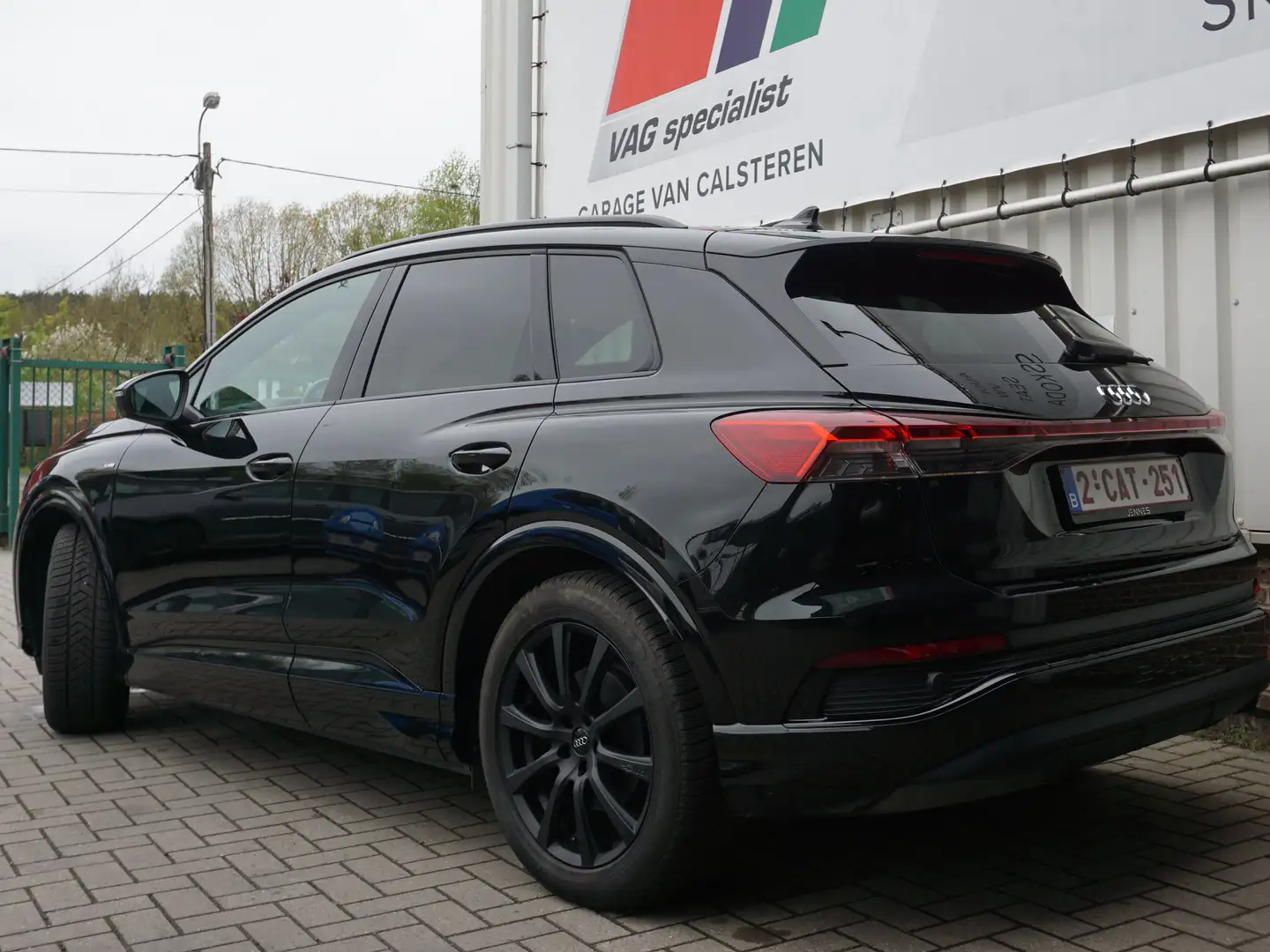 Audi Q4 e-tron attraction Zwart - 2