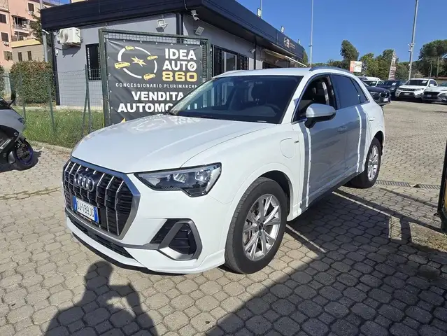 Audi Q3 view 3