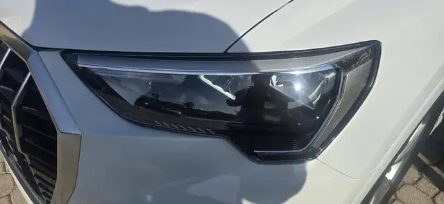Audi Q3 view 9