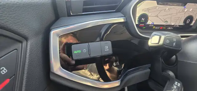 Audi Q3 view 13