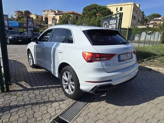 Audi Q3 view 6