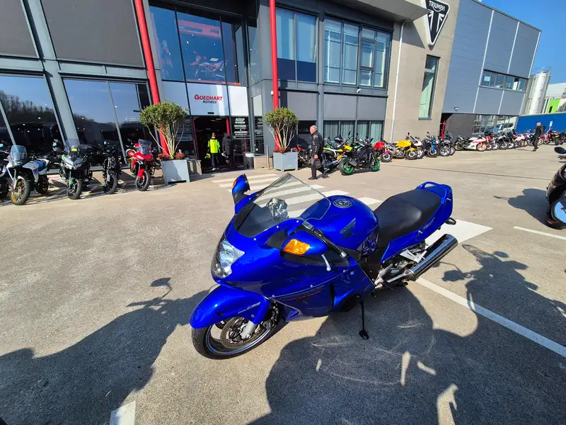 Honda CBR 1100 - foto 3