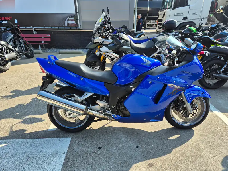 Honda CBR 1100 - foto 2