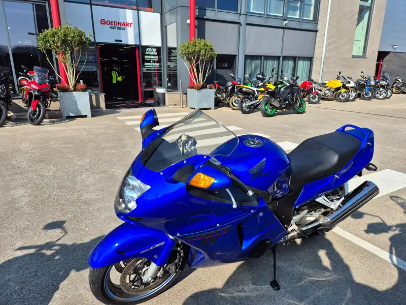 Honda CBR 1100 - foto 5