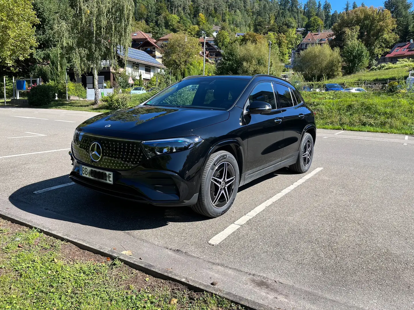 Mercedes-Benz EQA 350 EQA 350 4Matic AMG Line 70,5 KW Distr. AHK  usw. Noir - 1