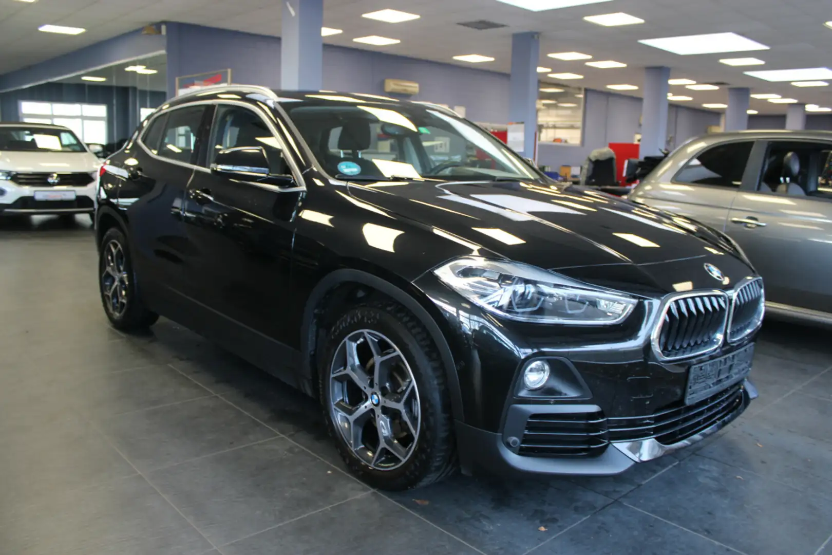 BMW X2 sDrive18i Advantage - LED - Navi - Kamera - Schwarz - 1