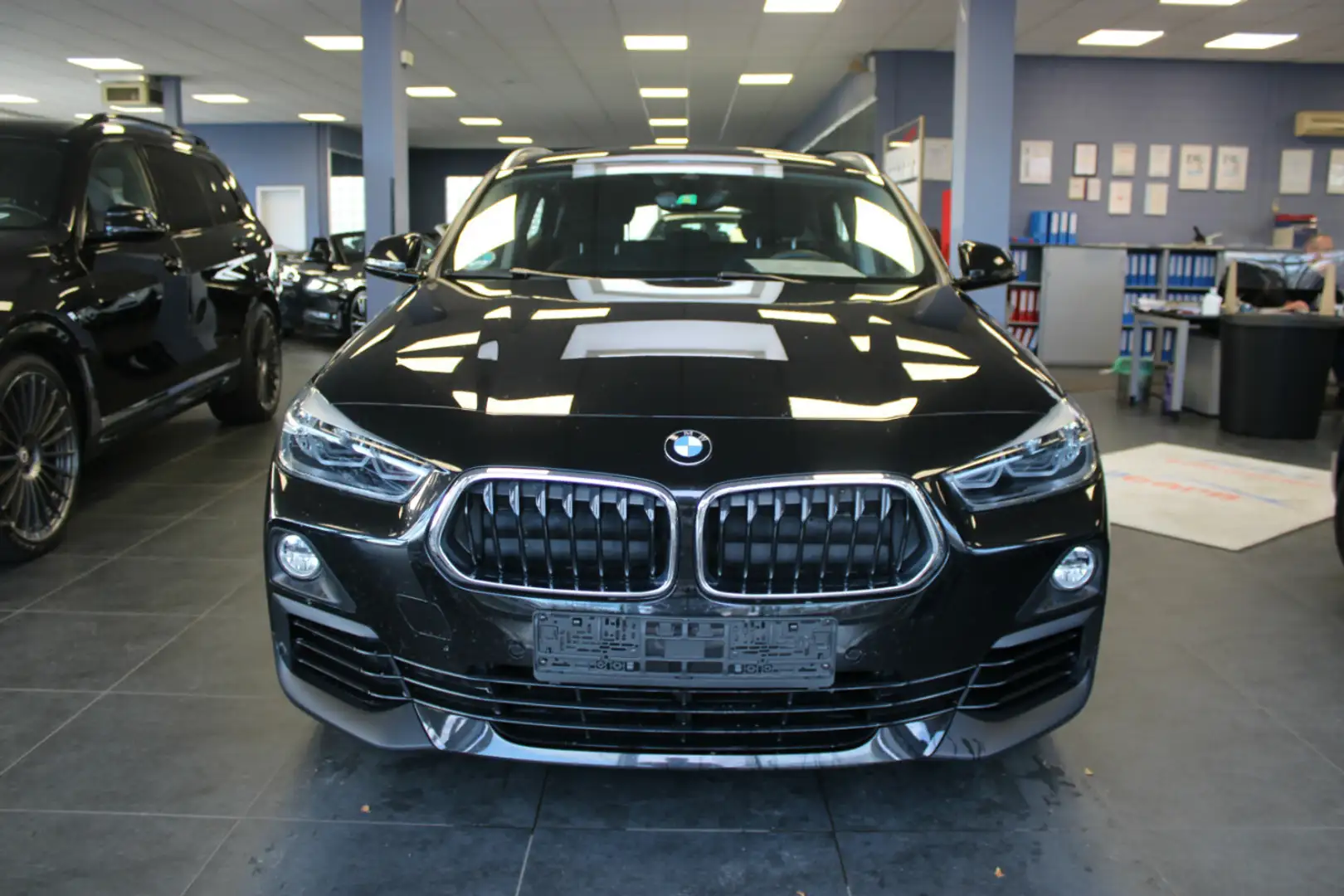 BMW X2 sDrive18i Advantage - LED - Navi - Kamera - Schwarz - 2