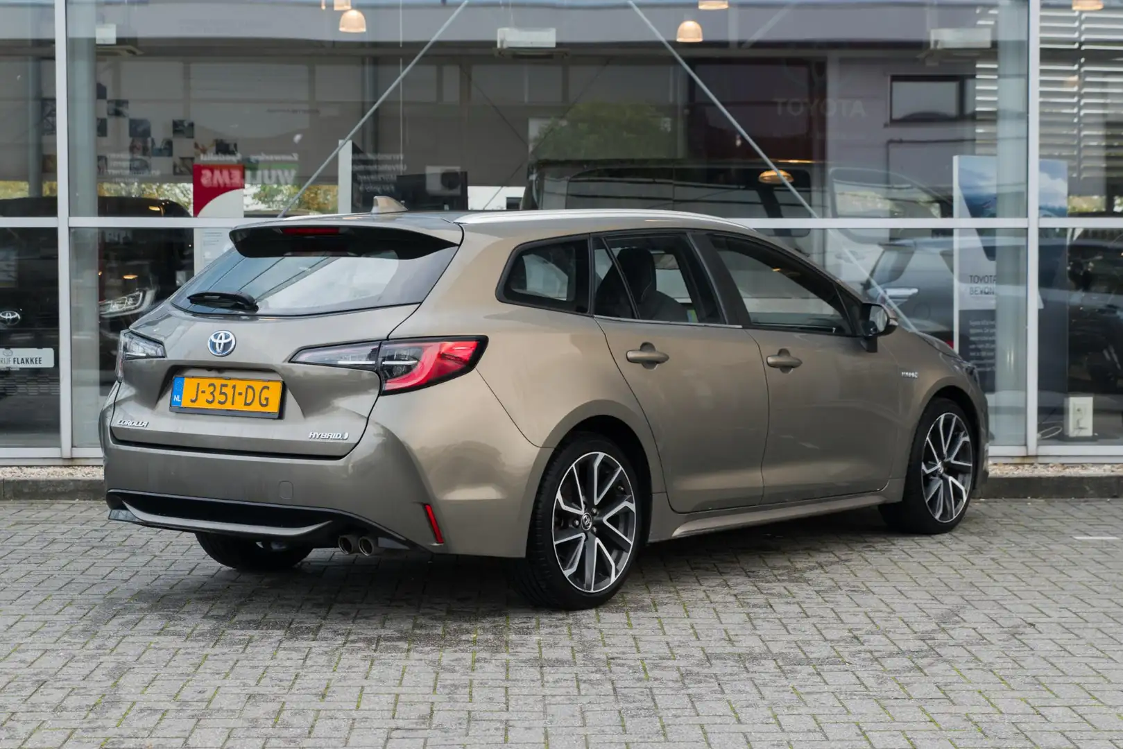 Toyota Corolla Touring Sports 2.0 Hybrid Dynamic Grün - 2